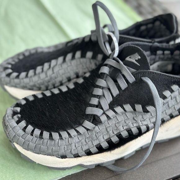 New Women’s Nike Air Footscape Black and Gray Woven Sneakers - Picture 3 of 4